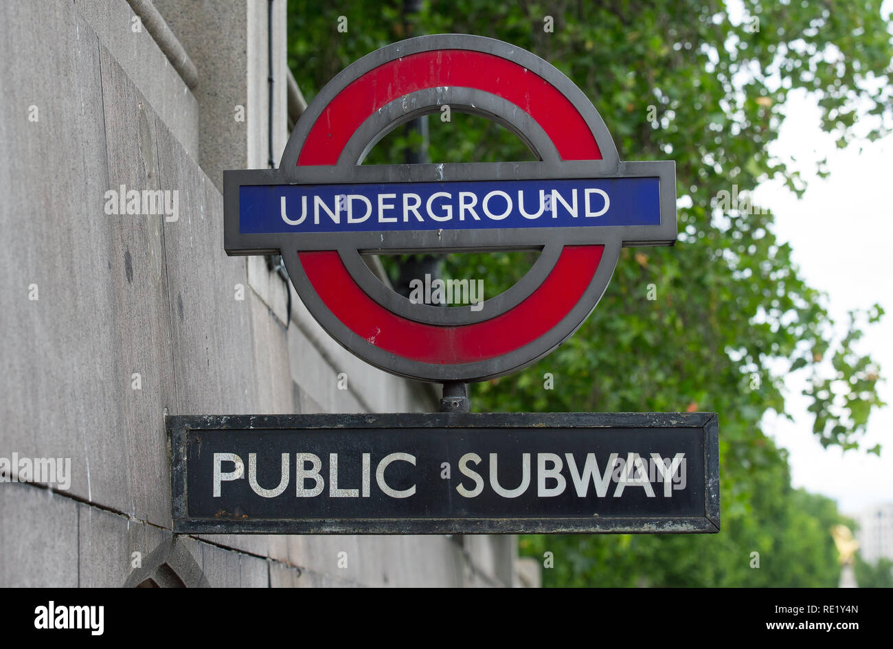 London Underground public subway roundel Stock Photo - Alamy