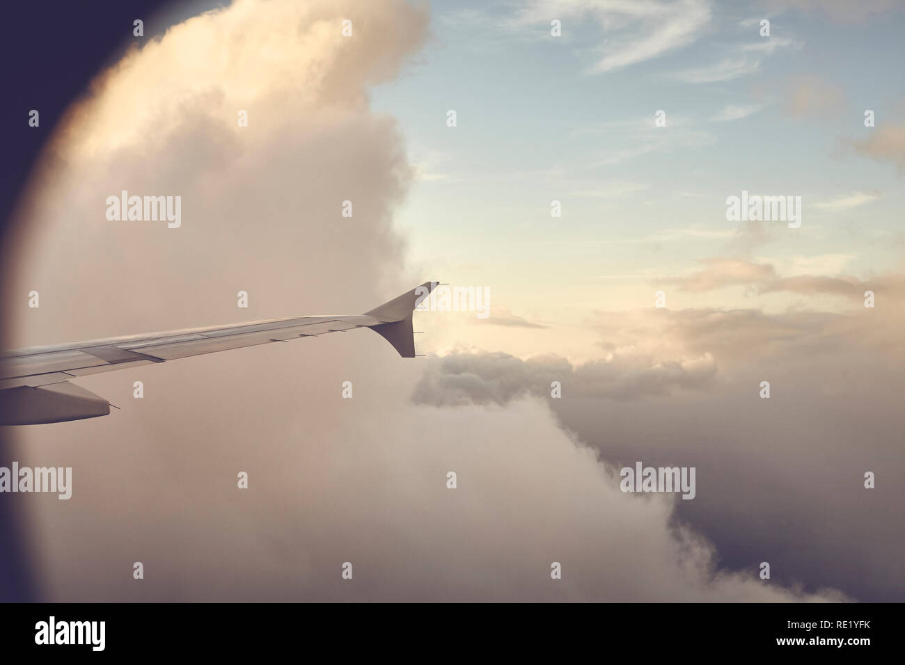 Sunset airplane wing hi-res stock photography and images - Alamy