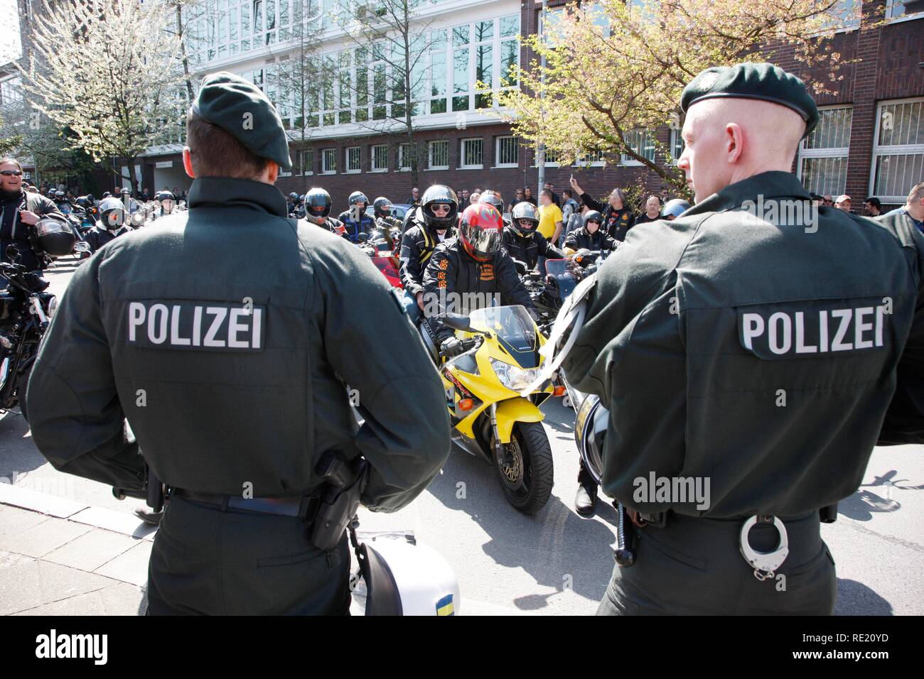 Police action at a get-together of the Bandidos motorcycle club, the City Run 2010 through downtown Essen Stock Photo