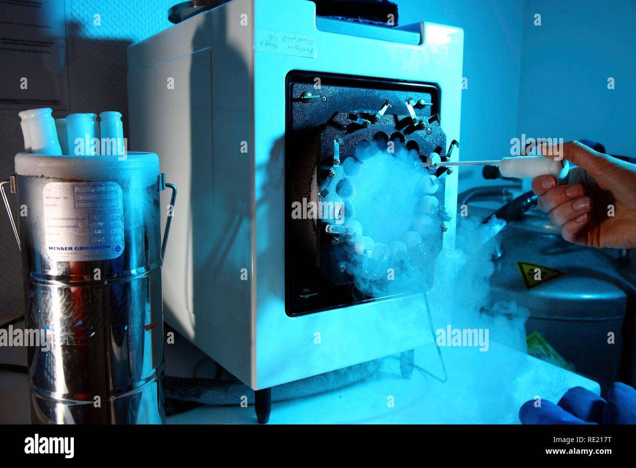 Freezing of sperm, artificial insemination, Centre for Reproductive Medicine, Centre for Fertility Treatment Stock Photo