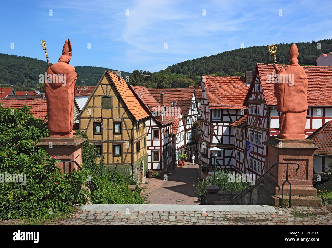 Bishop statues on the church steps of St Martin's Church, Bad Orb, Main-Kinzig district, Hesse Stock Photo