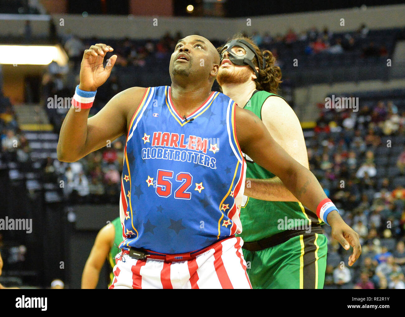 Memphis, TN, USA. 18th Jan, 2019. Harlem Globetrotters, Big Easy (52), and Washington Generals forward, Cage (0), during the exhibition game against the Washington Generals at Fed Ex Forum in Memphis, TN. Kevin Langley/Sports South Media/CSM/Alamy Live News Credit: Cal Sport Media/Alamy Live News Stock Photo
