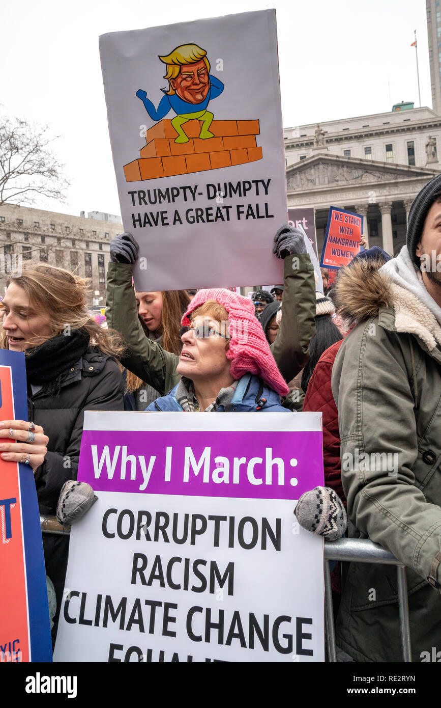 Angry protesters carry signs hi-res stock photography and images - Alamy