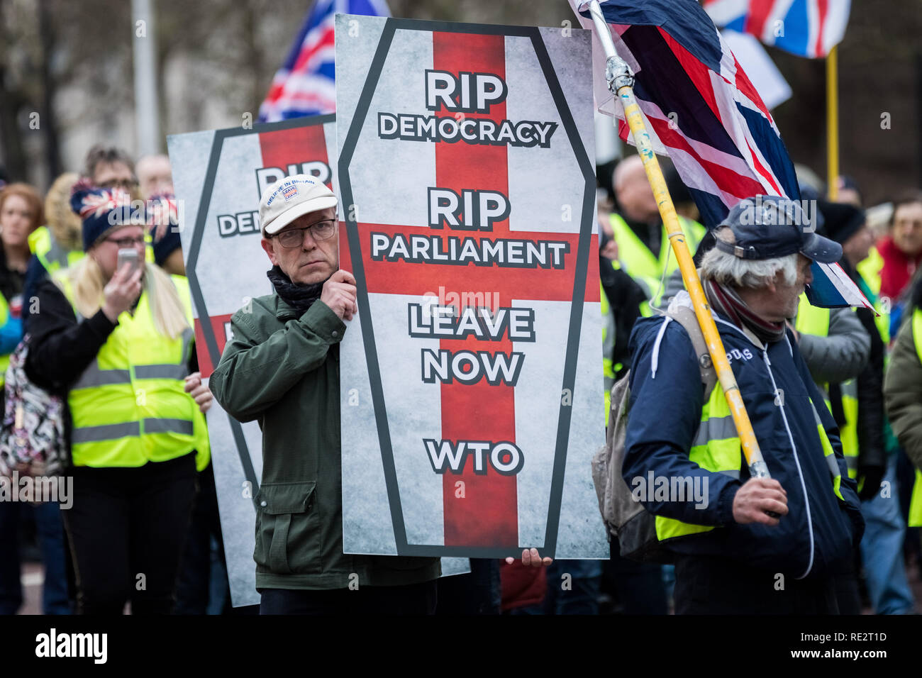 London, UK. 19th January 2019. Pro-Brexit protesters calling themselves the 'Yellow Vests UK' movement block roads and traffic in Westminster. Credit: Guy Corbishley/Alamy Live News Stock Photo