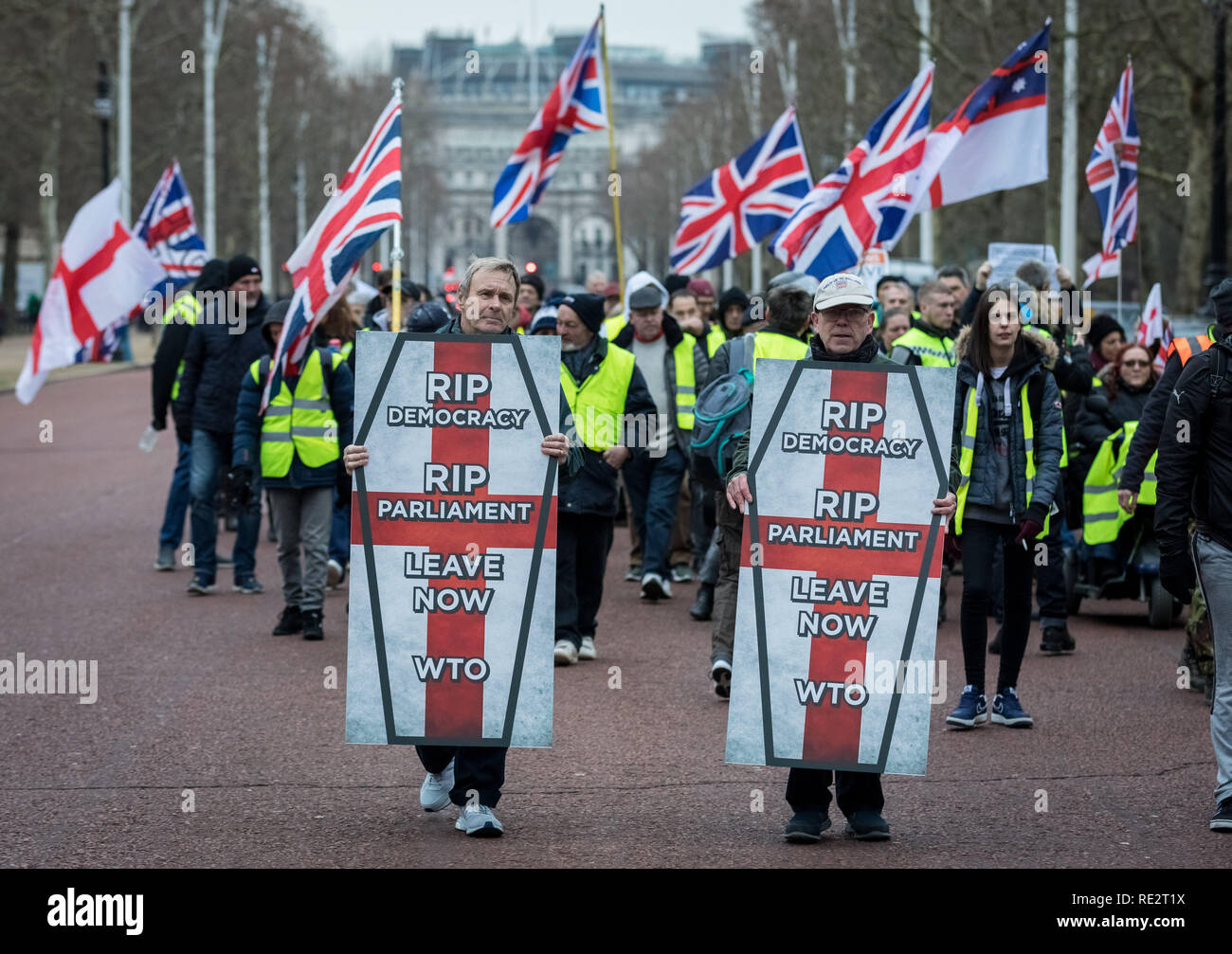 London, UK. 19th January 2019. Pro-Brexit protesters calling themselves the 'Yellow Vests UK' movement block roads and traffic in Westminster. Credit: Guy Corbishley/Alamy Live News Stock Photo