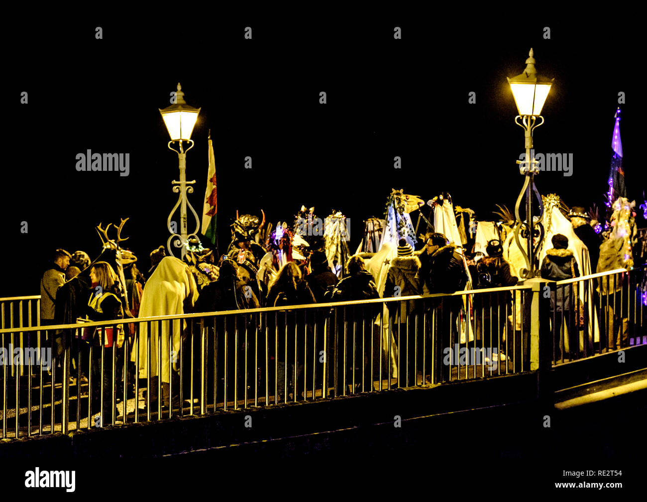 Chepstow, Wales UK. 19th January 2019. English and Welsh traditions meet across the River Wye at Chepstow. The Welsh Mari Lwyd and English Wassail tradition are celebrated on a cold January night. The streets and bridge were closed as groups danced and sang. The Mari is a decorated horse scull taken from house to house, Wassailing is an English tradition asking for a good harvest. Credit ©Mr Standfast / Alamy Live News Stock Photo