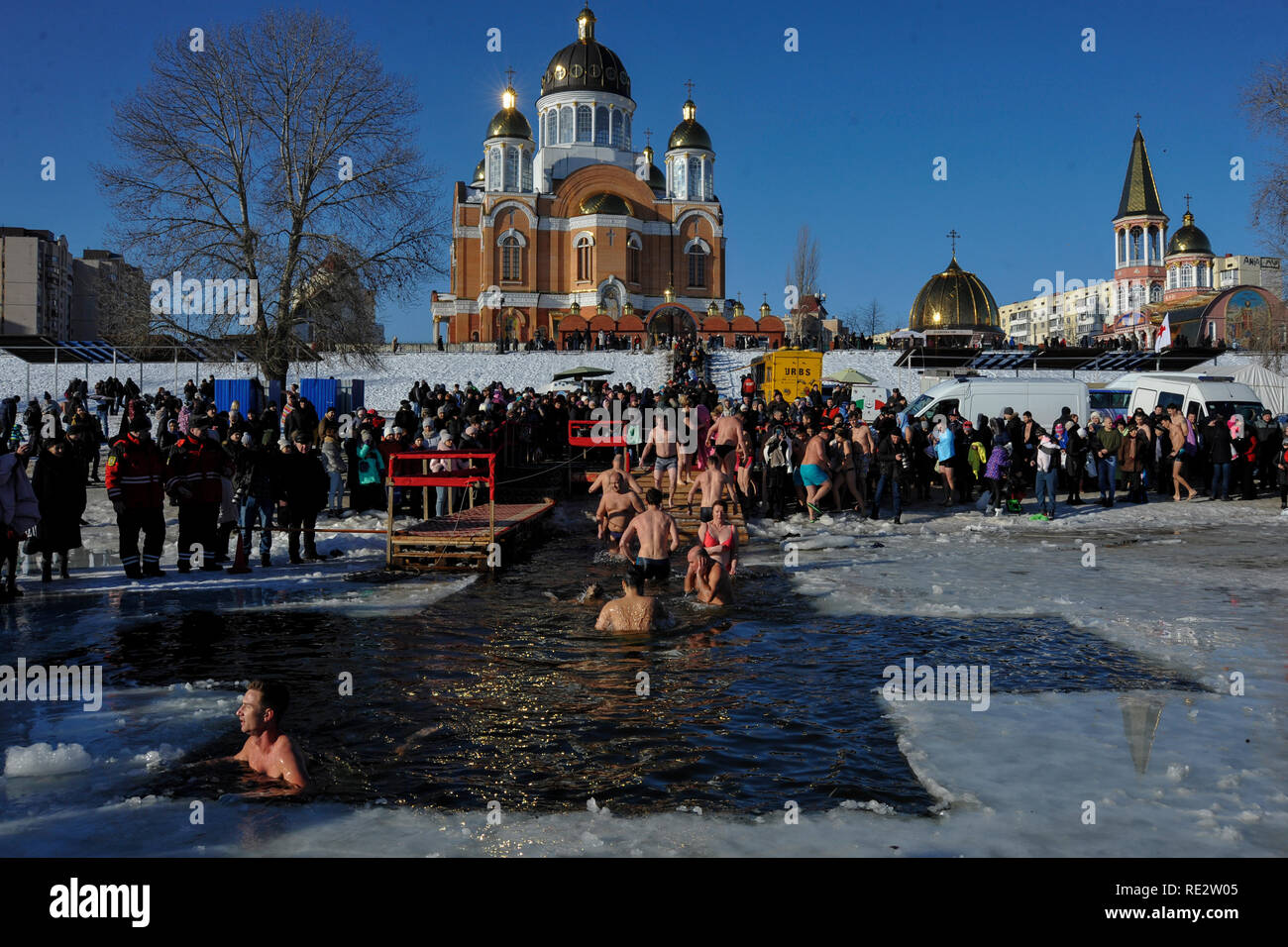 Kiev, Ukraine. 19th Jan 2019. People seen plunging into ice water of the Dnieper river during the Orthodox Epiphany next to St. Pokrov's church. Credit: SOPA Images Limited/Alamy Live News Stock Photo