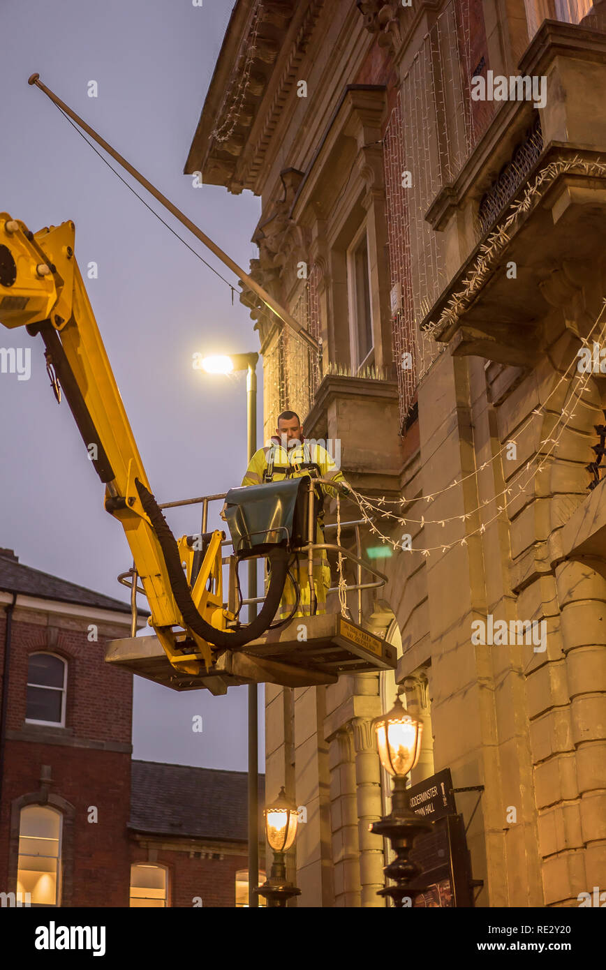 Kidderminster, UK. 19th January, 2019. As a specialist company work its way around many UK town centres professionally removing Christmas lights and all things festive, it is Kidderminster's turn this afternoon. With Christmas memories fading fast, huge credit card bills arriving and many of our new year's resolutions failing, the nation prepares for the arrival of Blue Monday, the most depressing day of the year. Credit: Lee Hudson/Alamy Live News Stock Photo