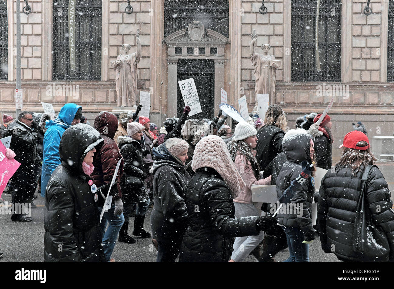 Cleveland, Ohio, USA, 19th January, 2019.  Winter Storm Harper engulfs participants in the 2019 Women's March in downtown Cleveland, Ohio, USA.  The strongest winter storm of the season was felt as marchers passed the Federal Reserve of Cleveland Ohio building on East 6th Street.  Credit: Mark Kanning/Alamy Live News. Stock Photo