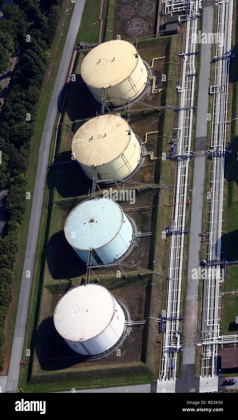Storage tanks for mineral oils in the area of the Duisburg ports, Ruhrort inland port, Duisburg, North Rhine-Westphalia Stock Photo