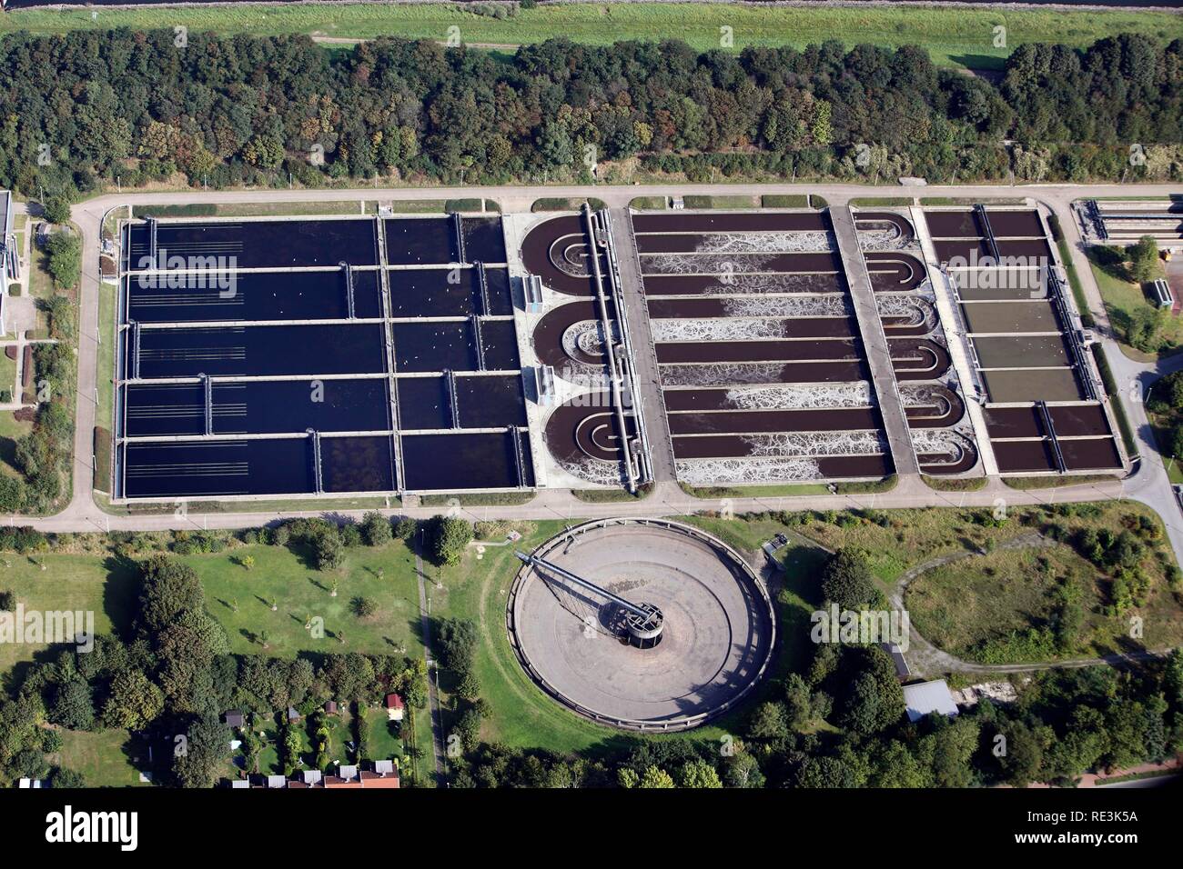 Sedimentation tank of the Duisburg-Kasslerfeld wastewater treatment plant, Duisburg, North Rhine-Westphalia Stock Photo