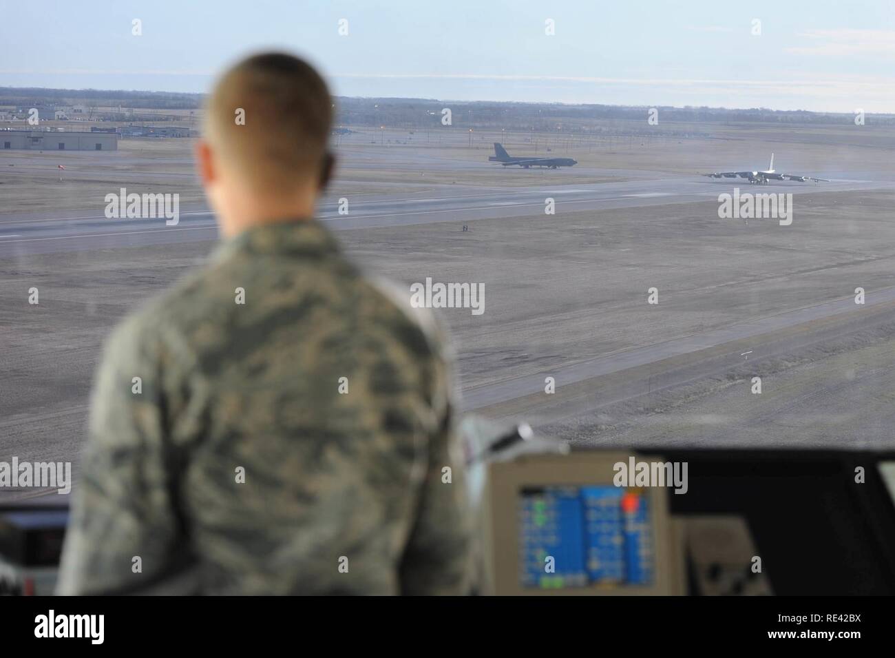Air traffic controllers pilots hi-res stock photography and images - Alamy