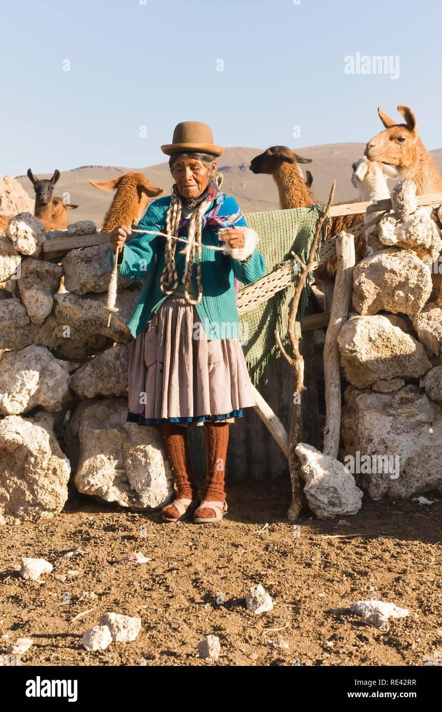 Bolivian women bowler hat hi-res stock photography and images - Alamy