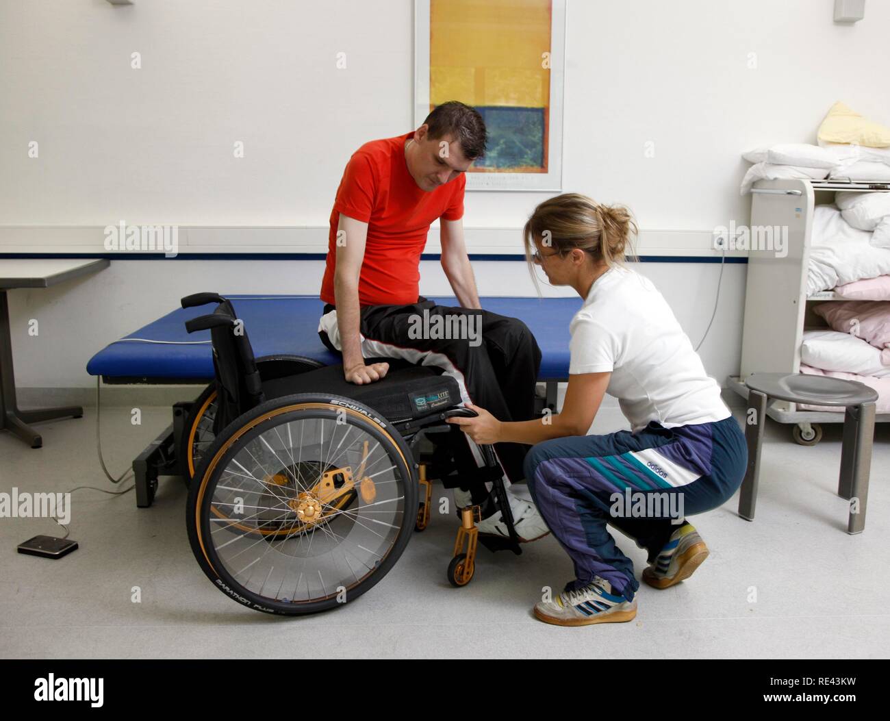 Exercises for mobilisation and movement training, muscle development