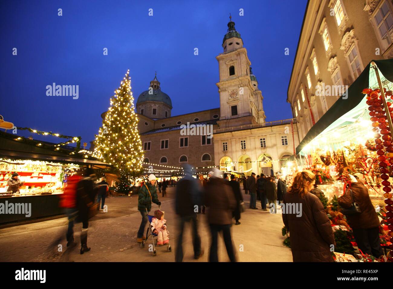 Christmas market at the Salzburger Dom cathedral, stalls in the Domplatz square, old town, Salzburg, Austria, Europe Stock Photo