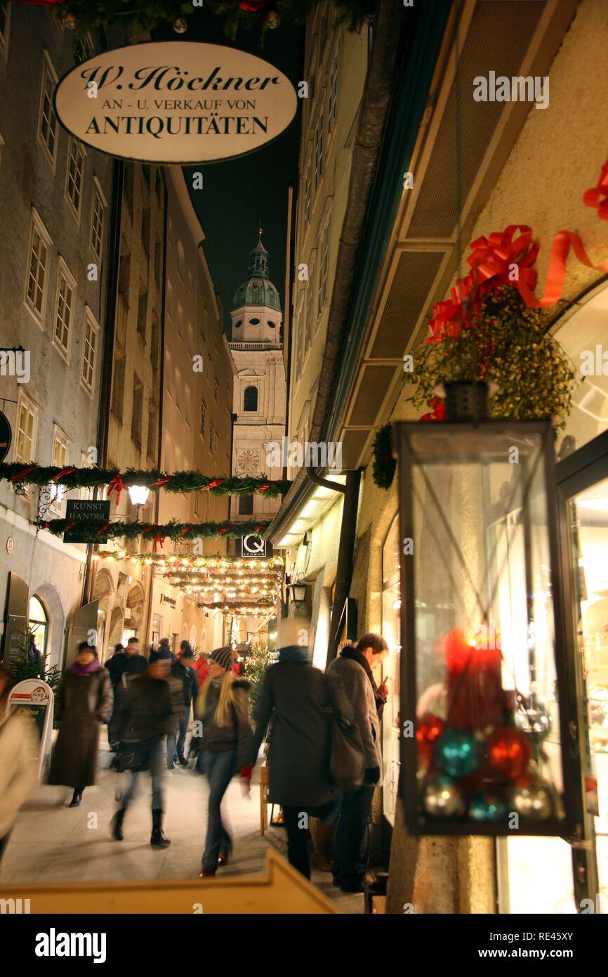 Christmas shopping in the Goldgasse lane, old town, Salzburg, Austria, Europe Stock Photo