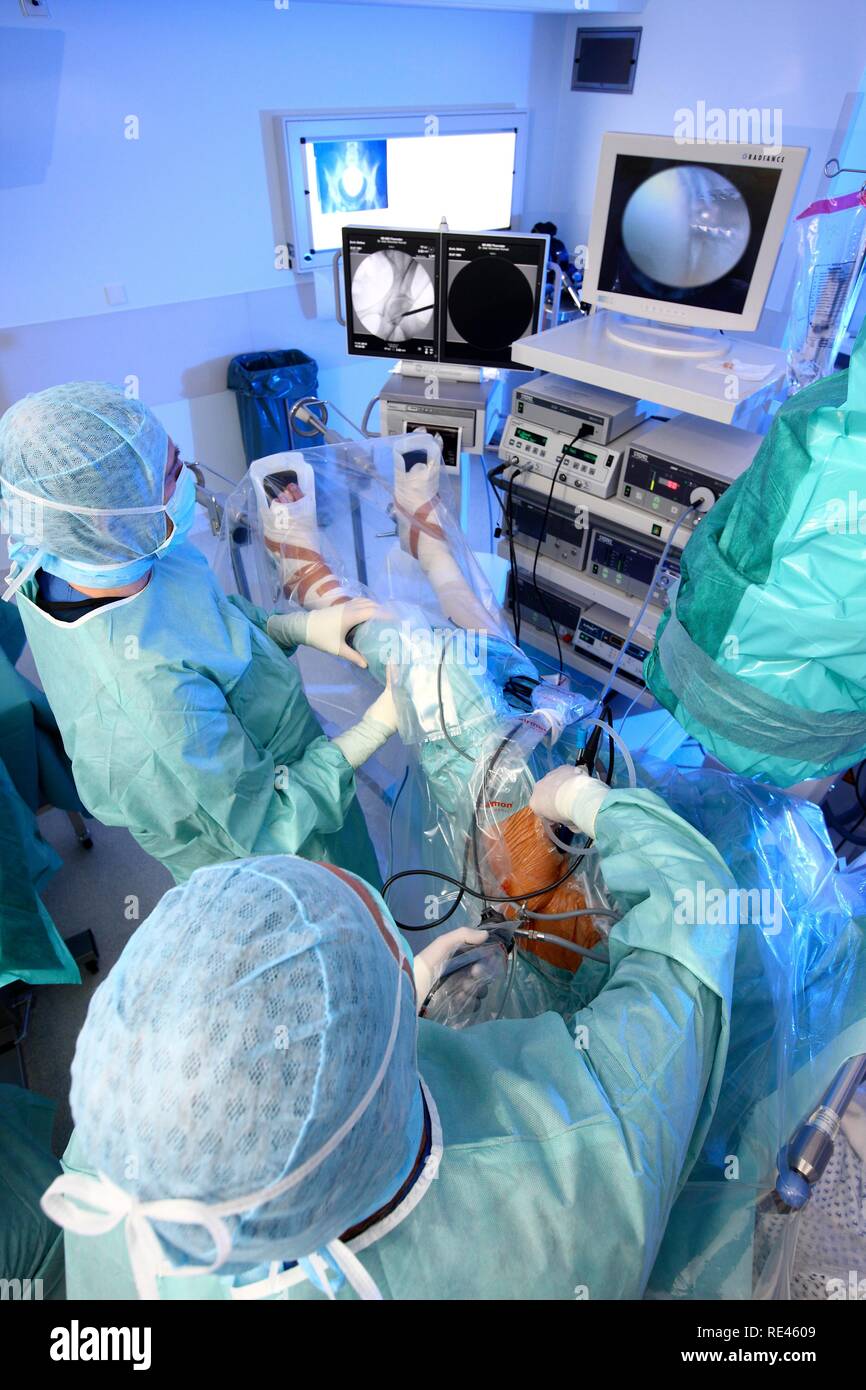 Arthroscopy of the hip joint, hip joint endoscopy, minimally invasive