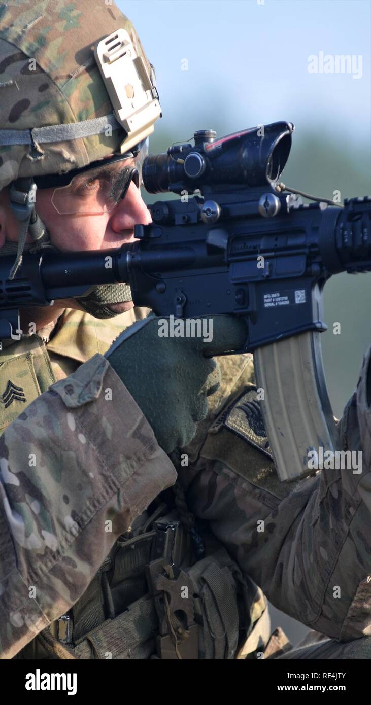 U.S. Army Sgt. Ronnie Lewellen, Paratrooper, Company D, 2nd Battalion ...