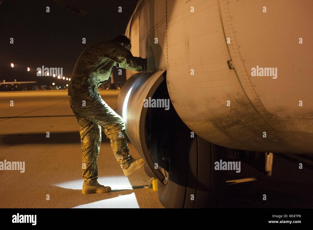 Airmen with the 40th Airlift Squadron deployed Stock Photo - Alamy