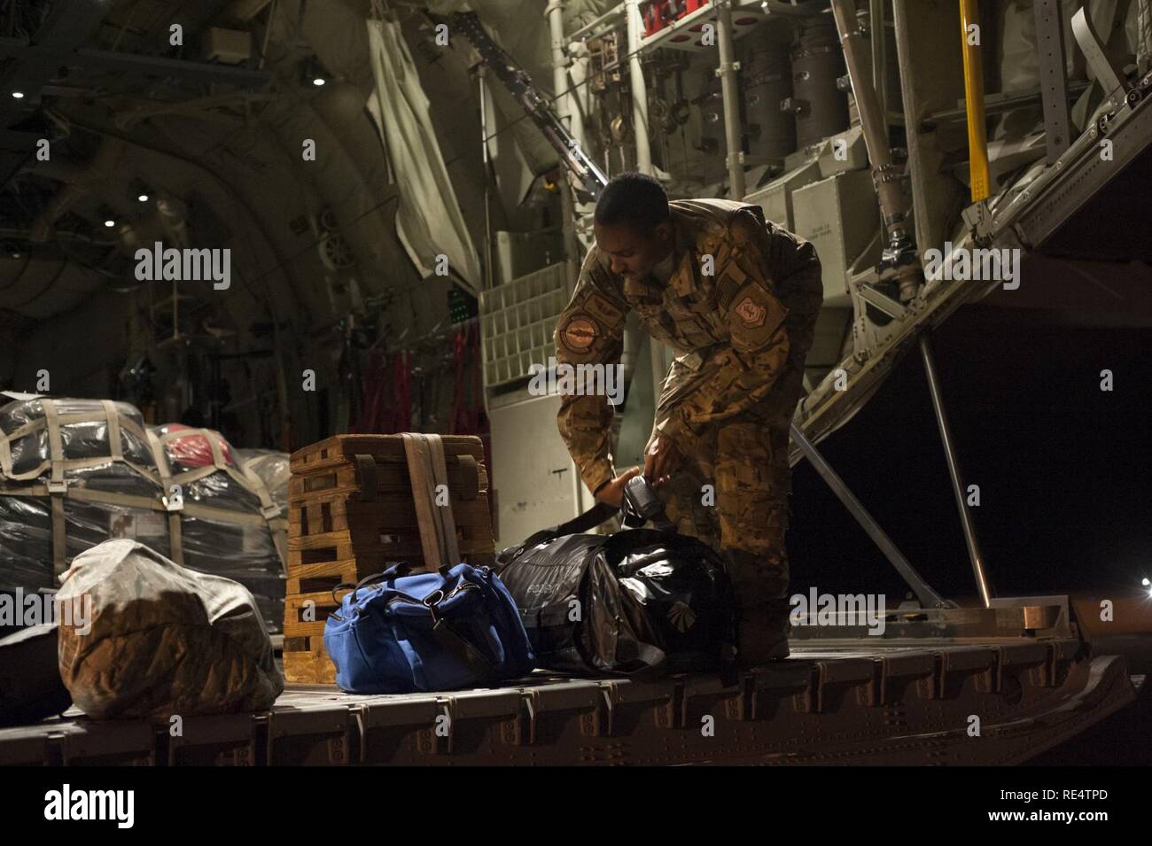 Airmen with the 40th Airlift Squadron deployed Stock Photo - Alamy