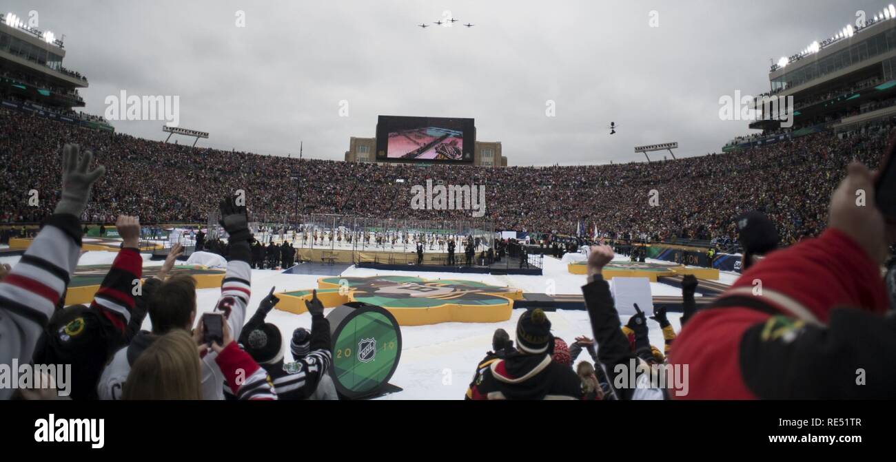 File:2010 NHL Winter Classic (4241921471) (cropped).jpg - Wikimedia Commons