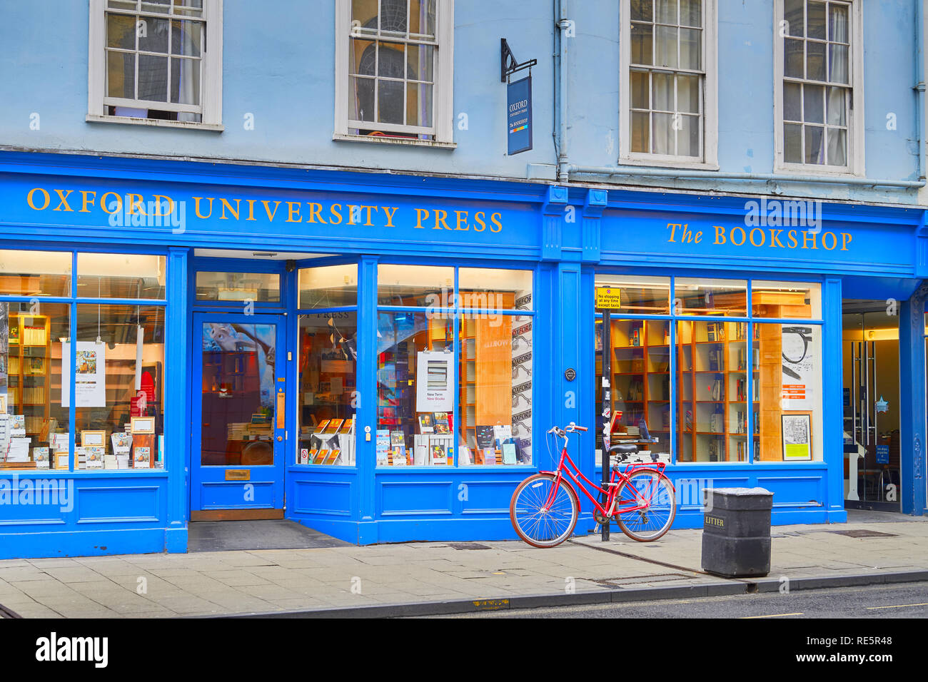 Book display in the windows at the bookshop of Oxford University Press (OUP), Oxford, England. Stock Photo