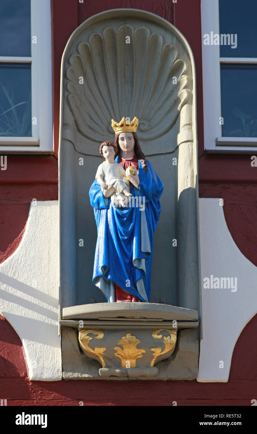 statue of Virgin Mary, wearing a golden crown, with child Jesus on her