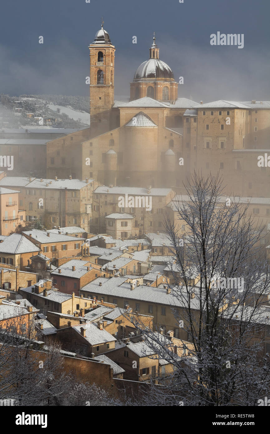 Urbino skyline hi-res stock photography and images - Alamy