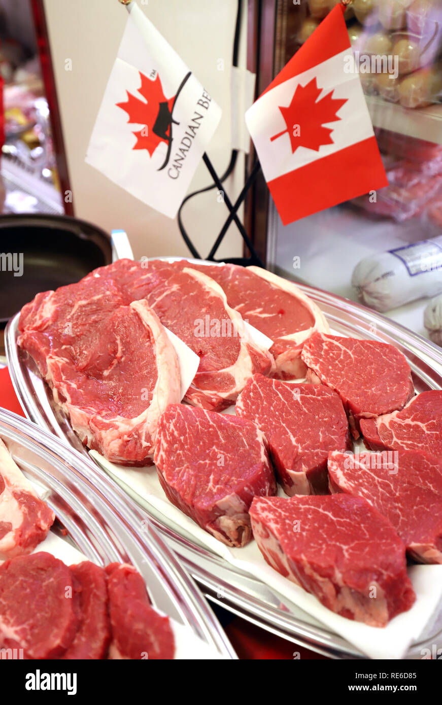 Tokyo, Japan. 20th Jan, 2019. Sliced Canadian beef are displayed on a dish for tasting at the Nissin World Delicatessen supermarket in Tokyo as Japan's tariff of imported beef will be reduced from 38.5 percent to 9 percent in 16 years on Sunday, January 20, 2019. Canadian International Trade Minister James Carr is now here to attend the first ministerial meeting of the Comprehensive and Progressive Agreement for Trans-Pacific Partnership (CPTPP). Credit: Yoshio Tsunoda/AFLO/Alamy Live News Stock Photo