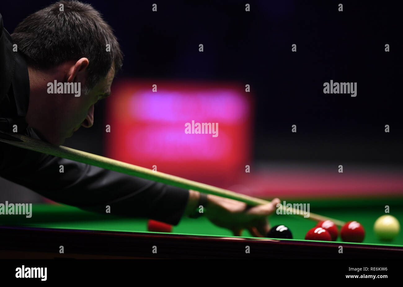 Ronnie osullivan plays a shot hi-res stock photography and images