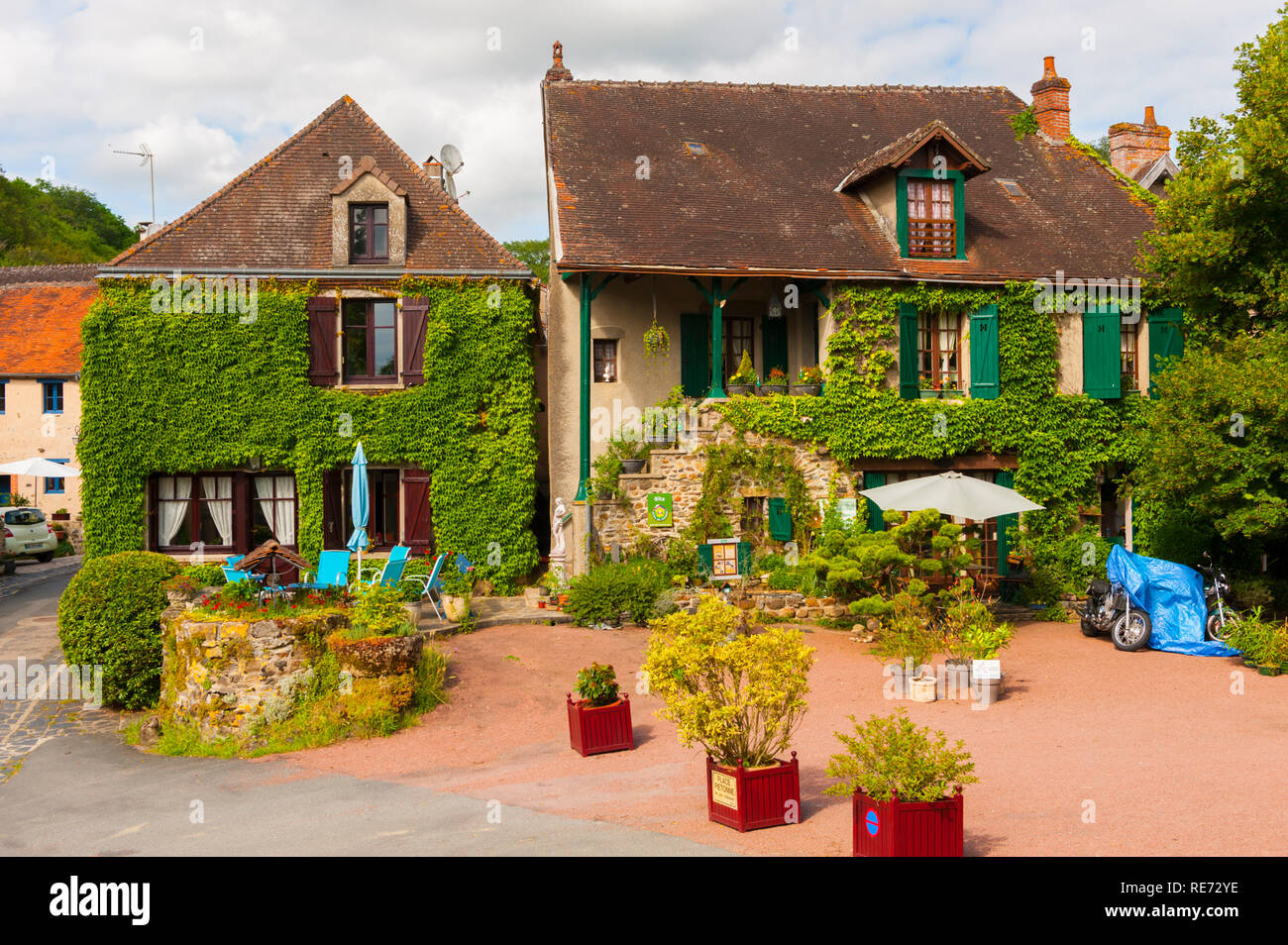 Typical french cottage hi-res stock photography and images - Alamy