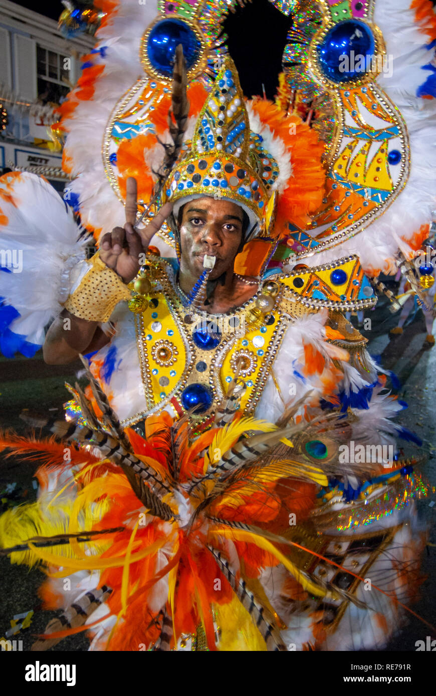 Carnaval del Junkanoo. Bay Street, Nassau, New Providence Island, Bahamas, Caribbean. New Year's Day Parade. Boxing Day. Costumed dancers celebrate th Stock Photo