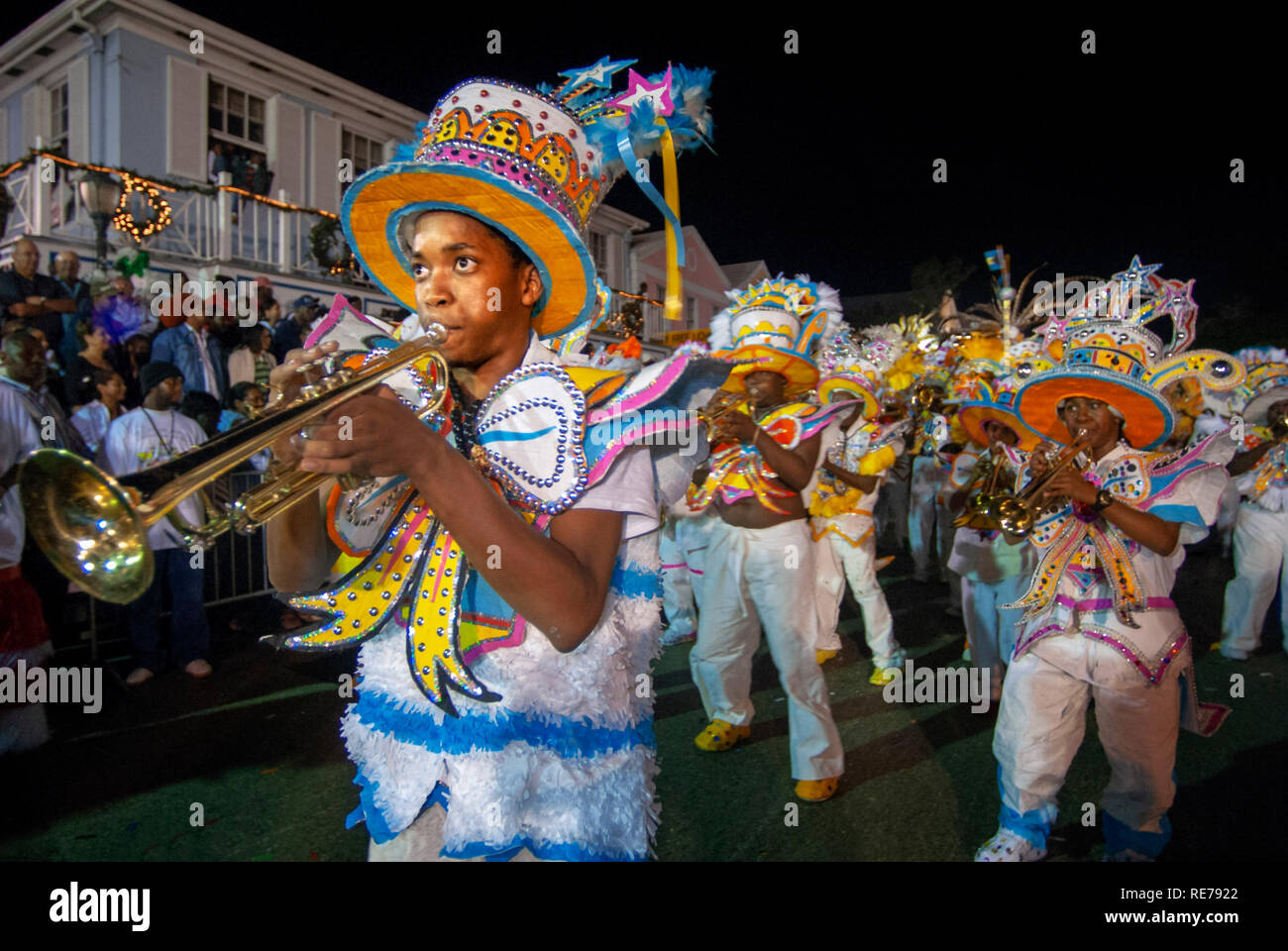 Carnaval del Junkanoo. Bay Street, Nassau, New Providence Island, Bahamas, Caribbean. New Year's Day Parade. Boxing Day. Costumed dancers celebrate th Stock Photo