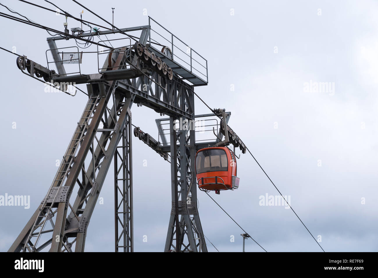 Cable car and gondola lift hi-res stock photography and images - Alamy