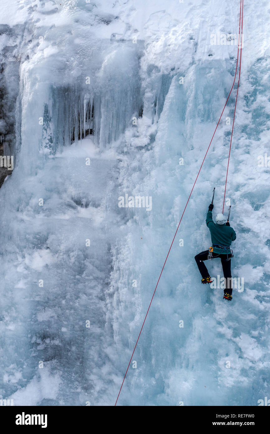 Man frozen in ice hi-res stock photography and images - Alamy