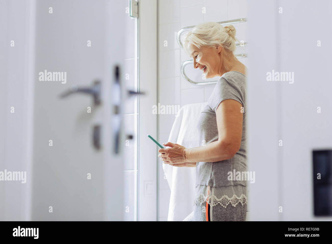 Grey haired woman typing hi-res stock photography and images - Alamy