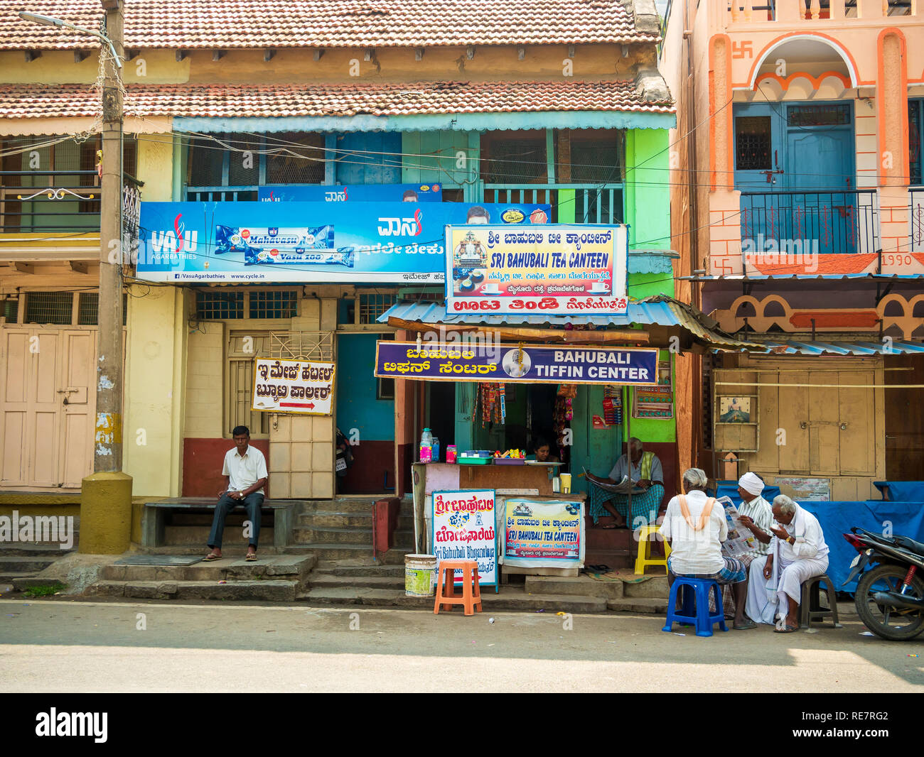 Tea stall, road, india hi-res stock photography and images - Alamy