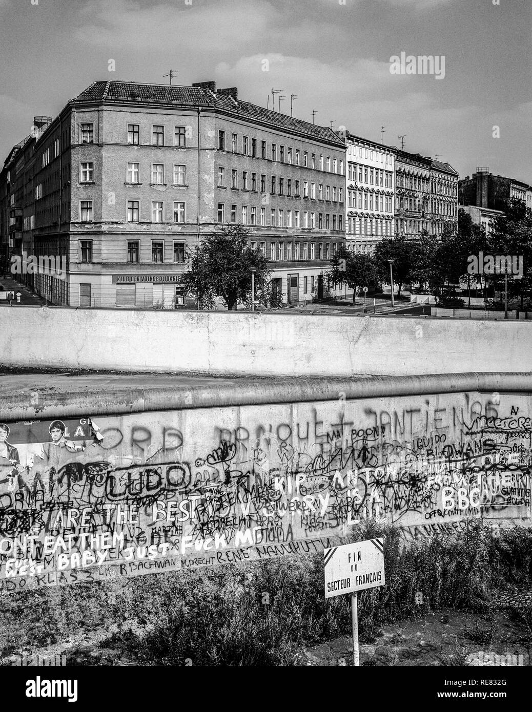 Berlin wall graffiti 1986 Black and White Stock Photos & Images Alamy