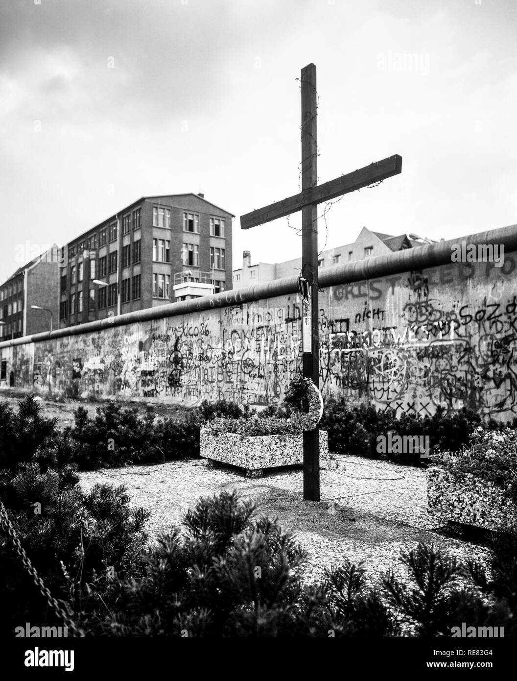 August 1986, Peter Fechter Memorial with cross, graffitis on the Berlin Wall, Zimmerstrasse street, Kreuzberg, West Berlin side, Germany, Europe, Stock Photo