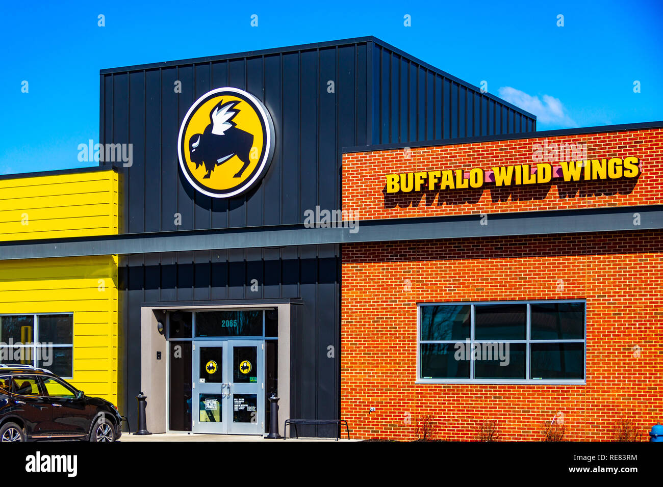 Lancaster, PA, USA - March 5, 2018: Buffalo Wild Wings is an American  casual dining restaurant and sports bar franchise with over 1,200 locations  Stock Photo - Alamy