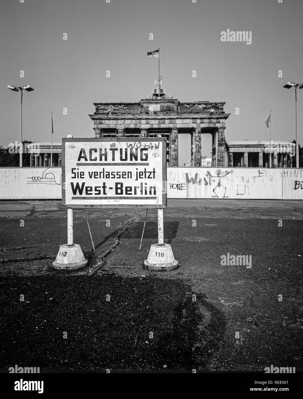 August 1986, leaving West Berlin warning sign in front of the Berlin Wall, Brandenburg Gate in East Berlin, West Berlin side, Germany, Europe, Stock Photo