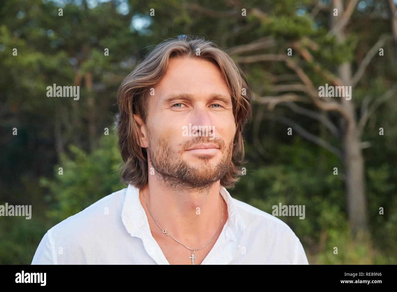 Blue eyes man hi-res stock photography and images - Alamy