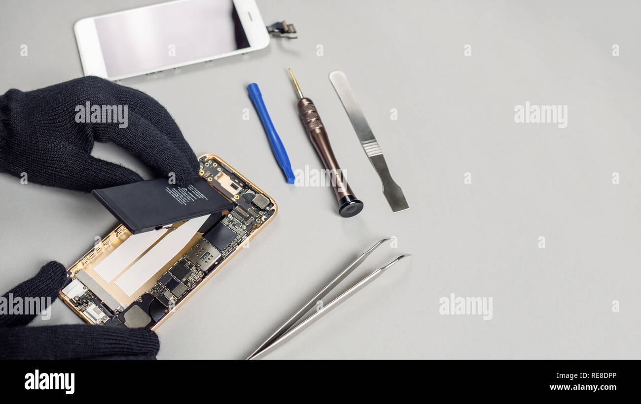 Dismantle the battery hi-res stock photography and images - Alamy
