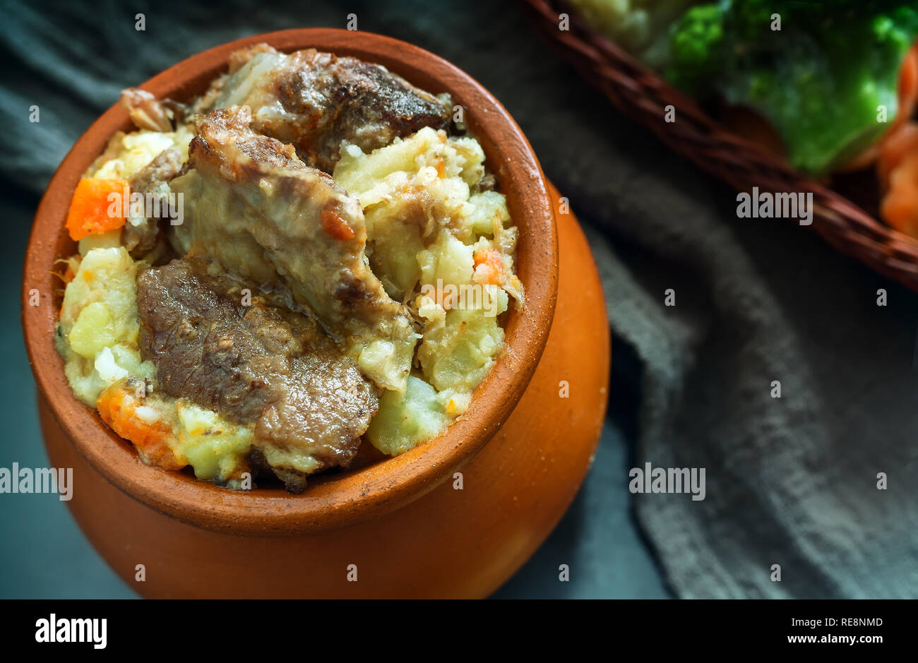 Stewed meat in clay hi-res stock photography and images - Alamy
