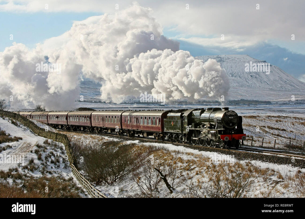 46115 Scots Guardsman heads away from Ribblehead towards Ble Moor on the S&C. Stock Photo