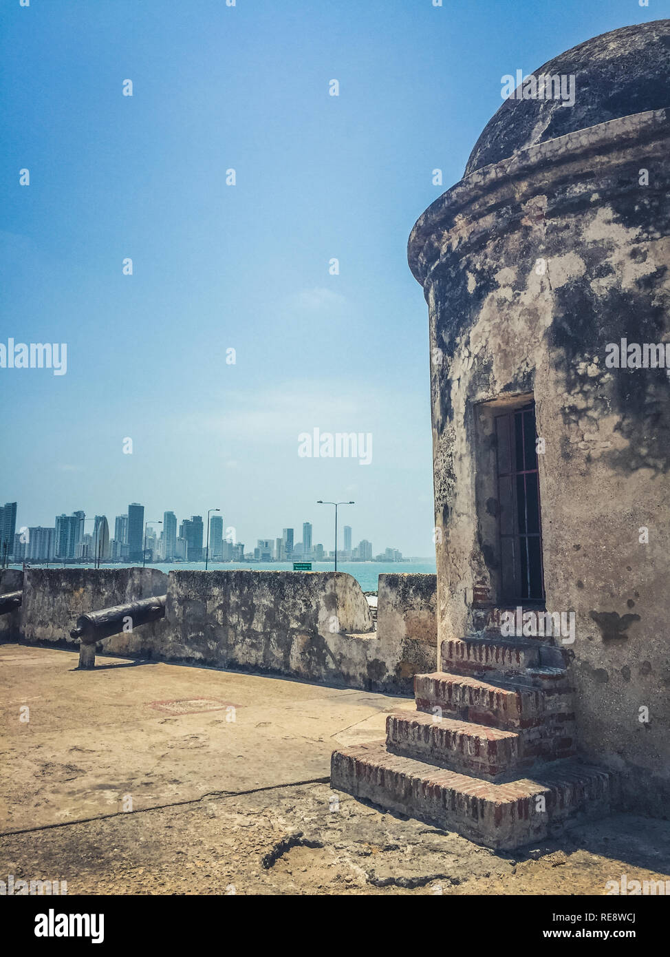 Historic protective town wall and cannon in  Cartagena , Colombia Stock Photo