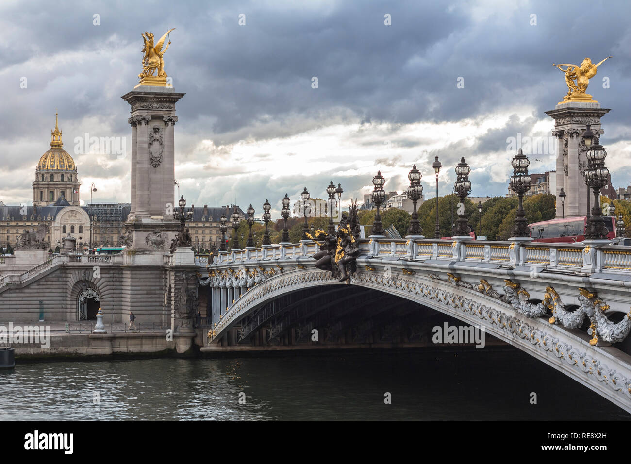 Paris Centre Inbetween Rivers Sunrise over seine river hi-res stock photography and images - Alamy