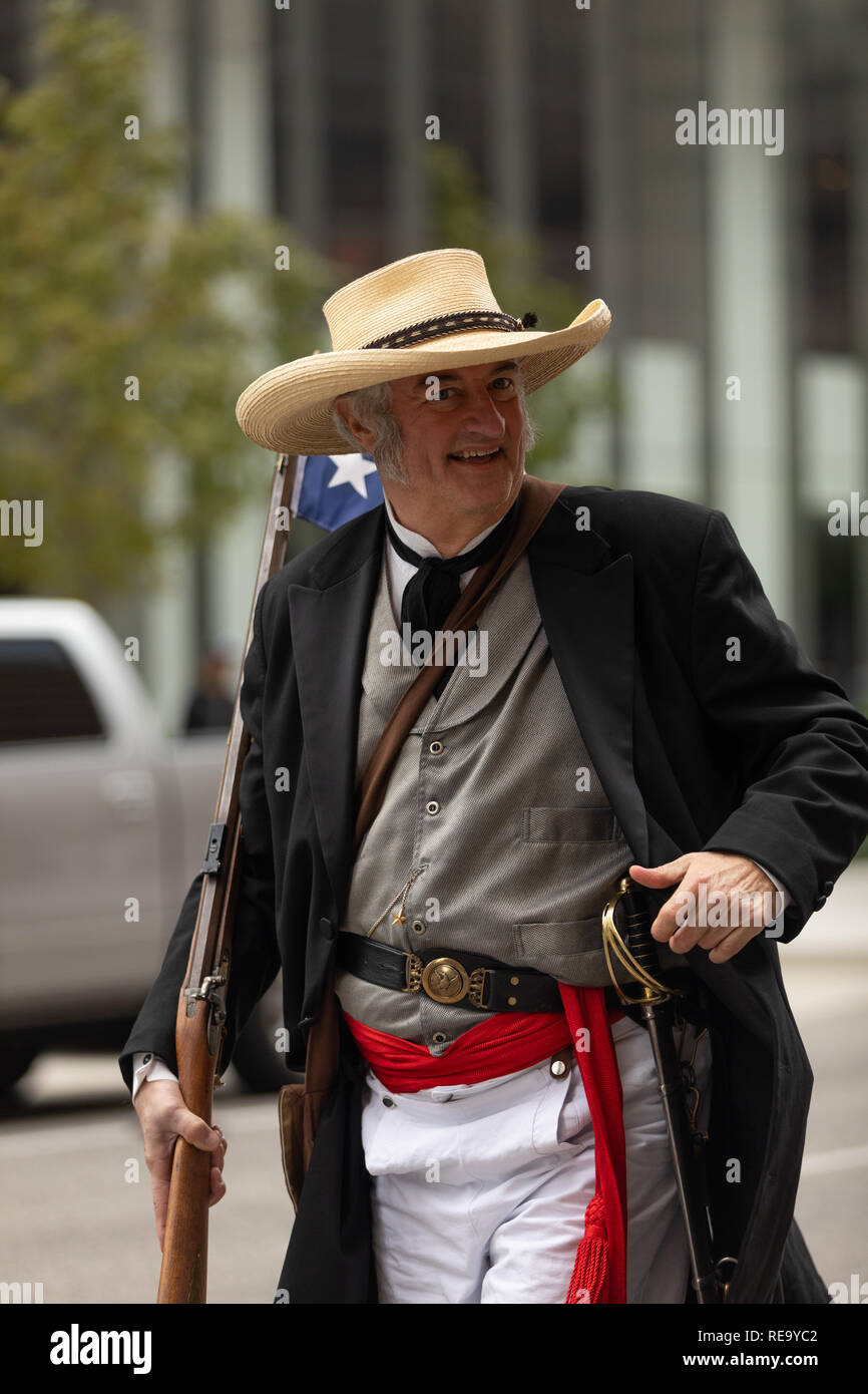 Houston, Texas, USA - November 11, 2018: The American Heroes Parade, Men  wearing early Settlers outfits, and carrying Muskets, walking down the  street Stock Photo - Alamy