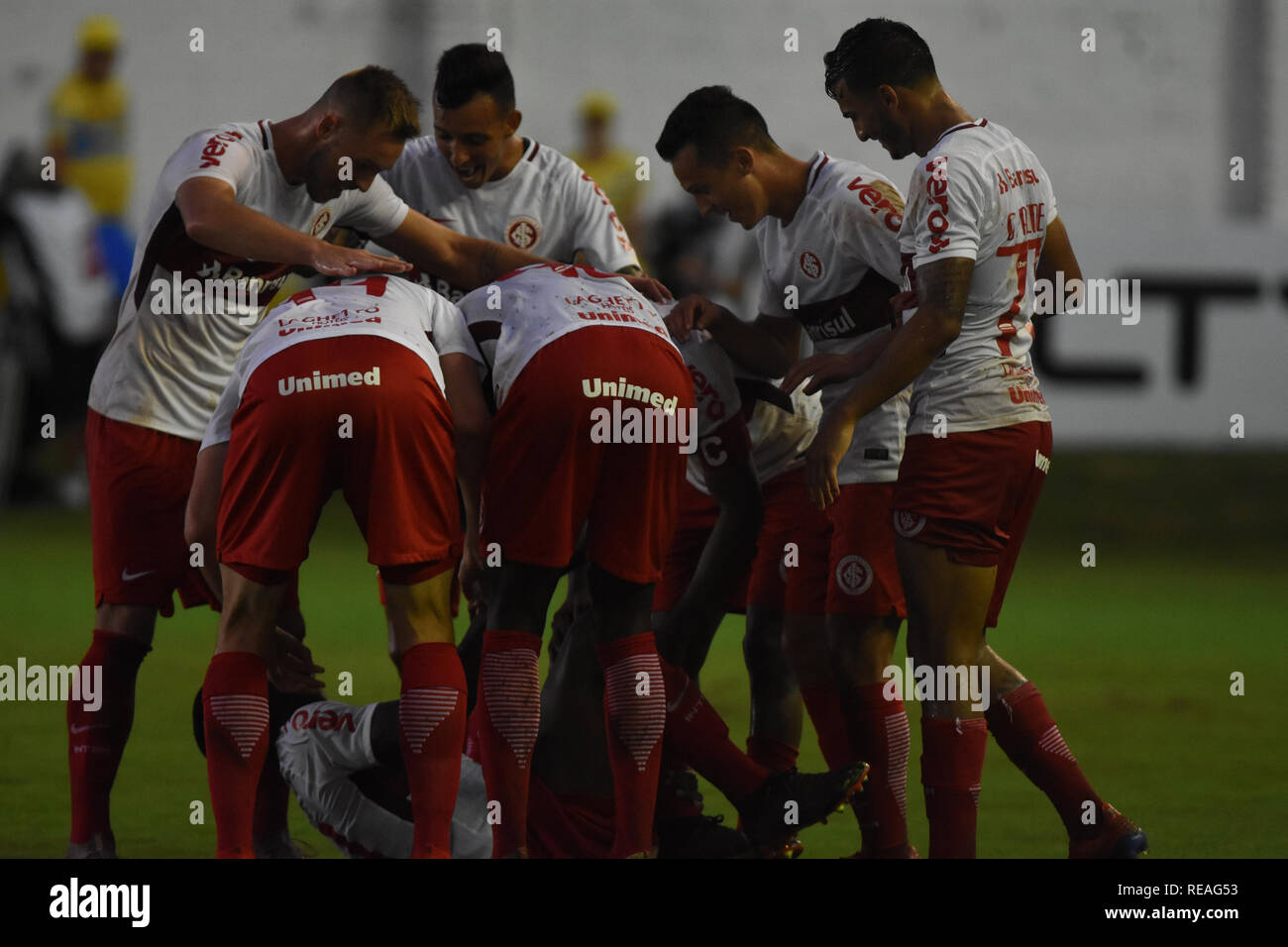 Emerson Santos celebrates his goal with players of his team during a match against S o Luiz in the stadium October 19 for the state championship 2019 RS - Porto Alegre - 01/20/2019 - Gaucho 2019, S o Luiz x Internacional - Photo: Renato Padilha / AGIF Stock Photo