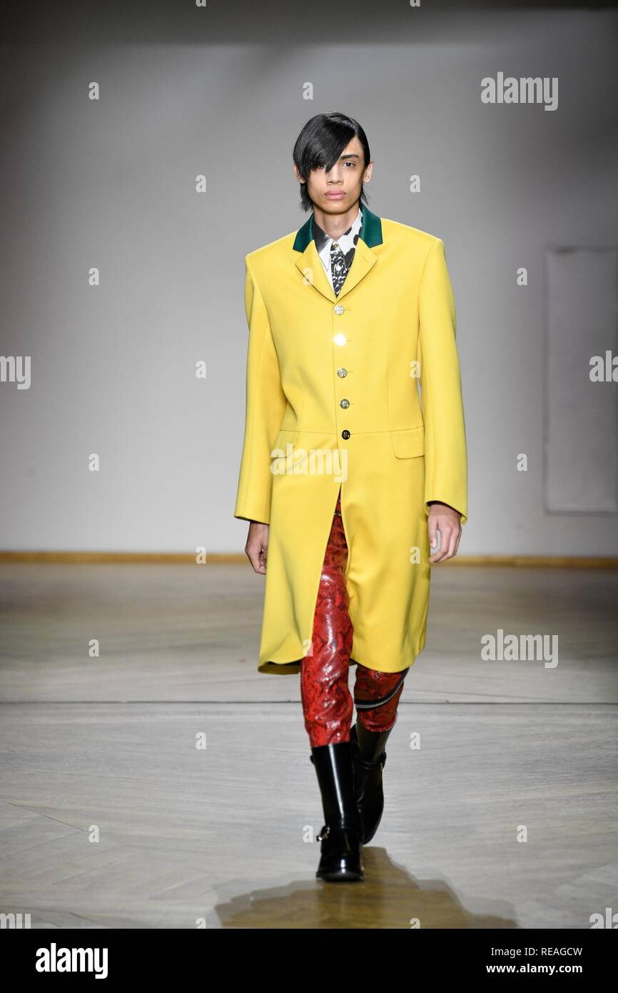 Paris, France. 20th Jan, 2019. A model presents a creation from the Paul  Smith Fall/Winter 2019/2020 collection during Paris Men's Fashion Week in  Paris, France, on Jan. 20, 2019. Credit: Piero Biasion/Xinhua/Alamy